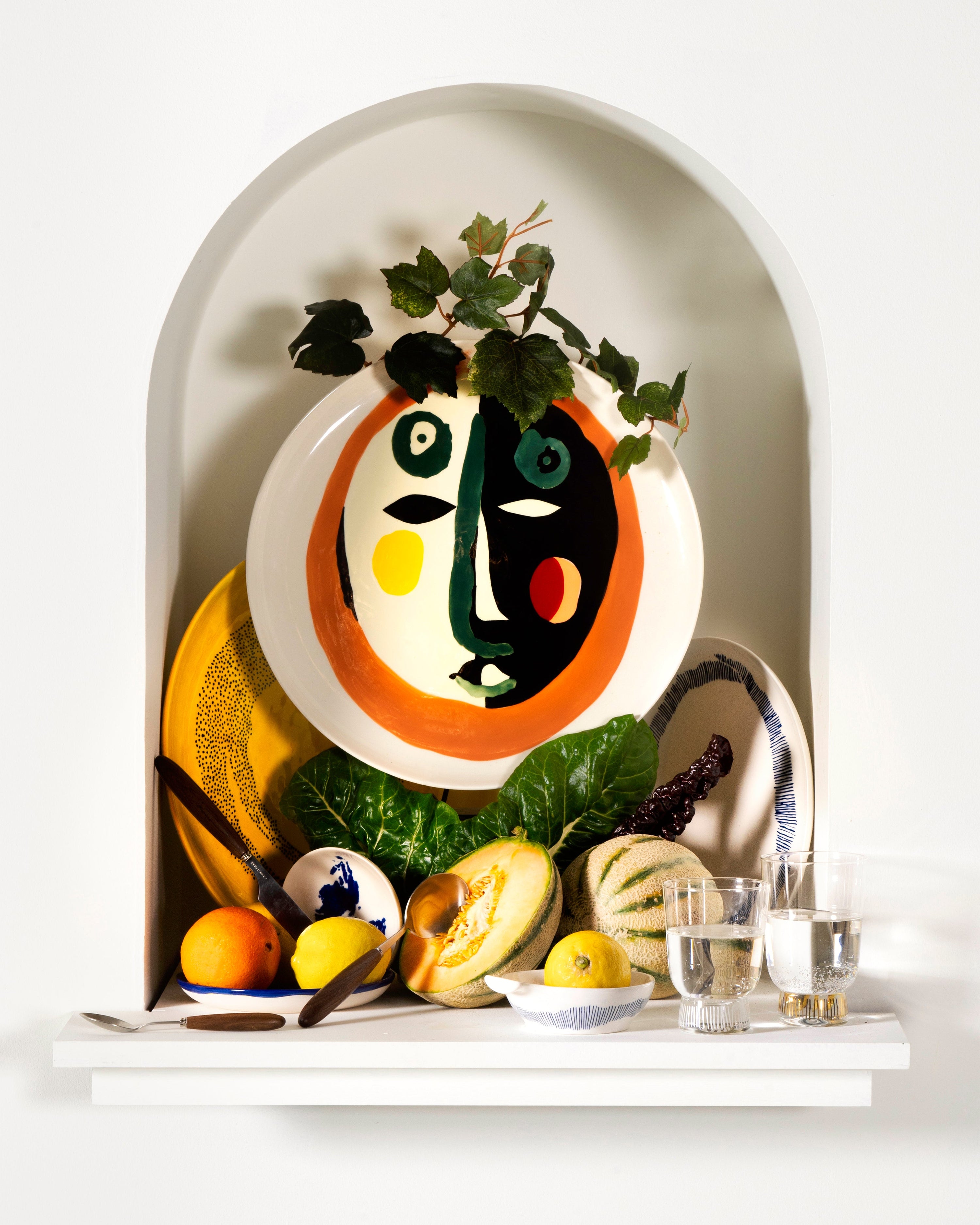 FEAST - assiette de service avec motif : visage 1