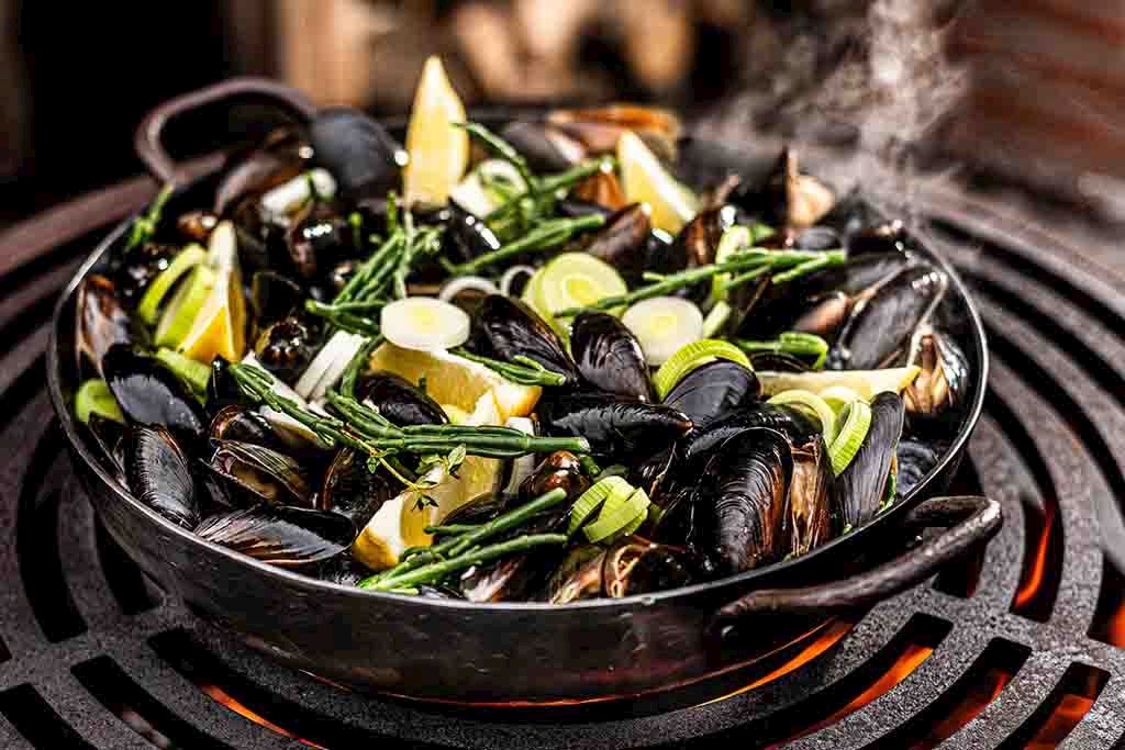 SDV FORGED BBQ STAHL GRILLPFANNE MIT HENKELN 28CM