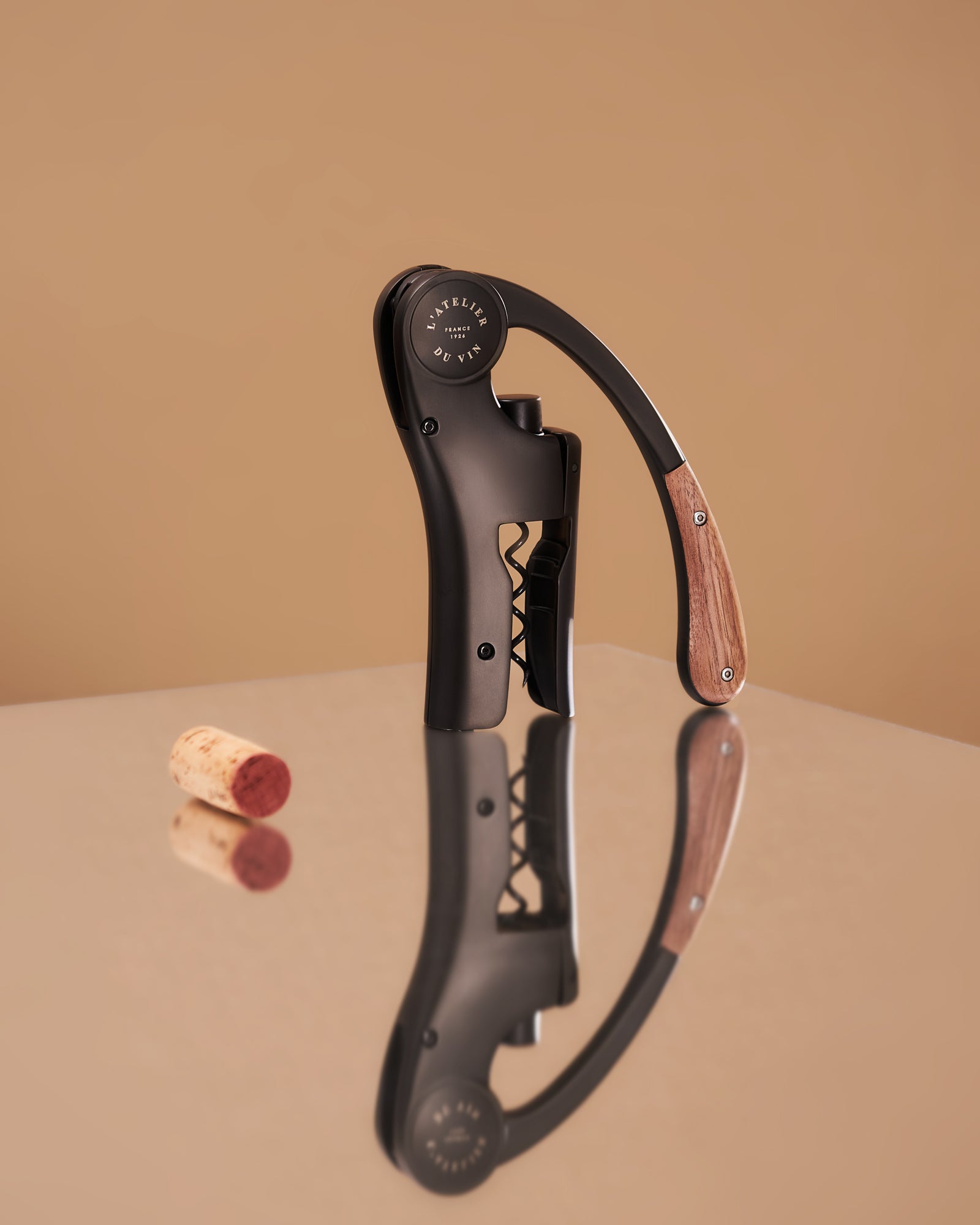 Oeno Motion Wood & Black - Hebelkorkenzieher mit Walnussholzgriff