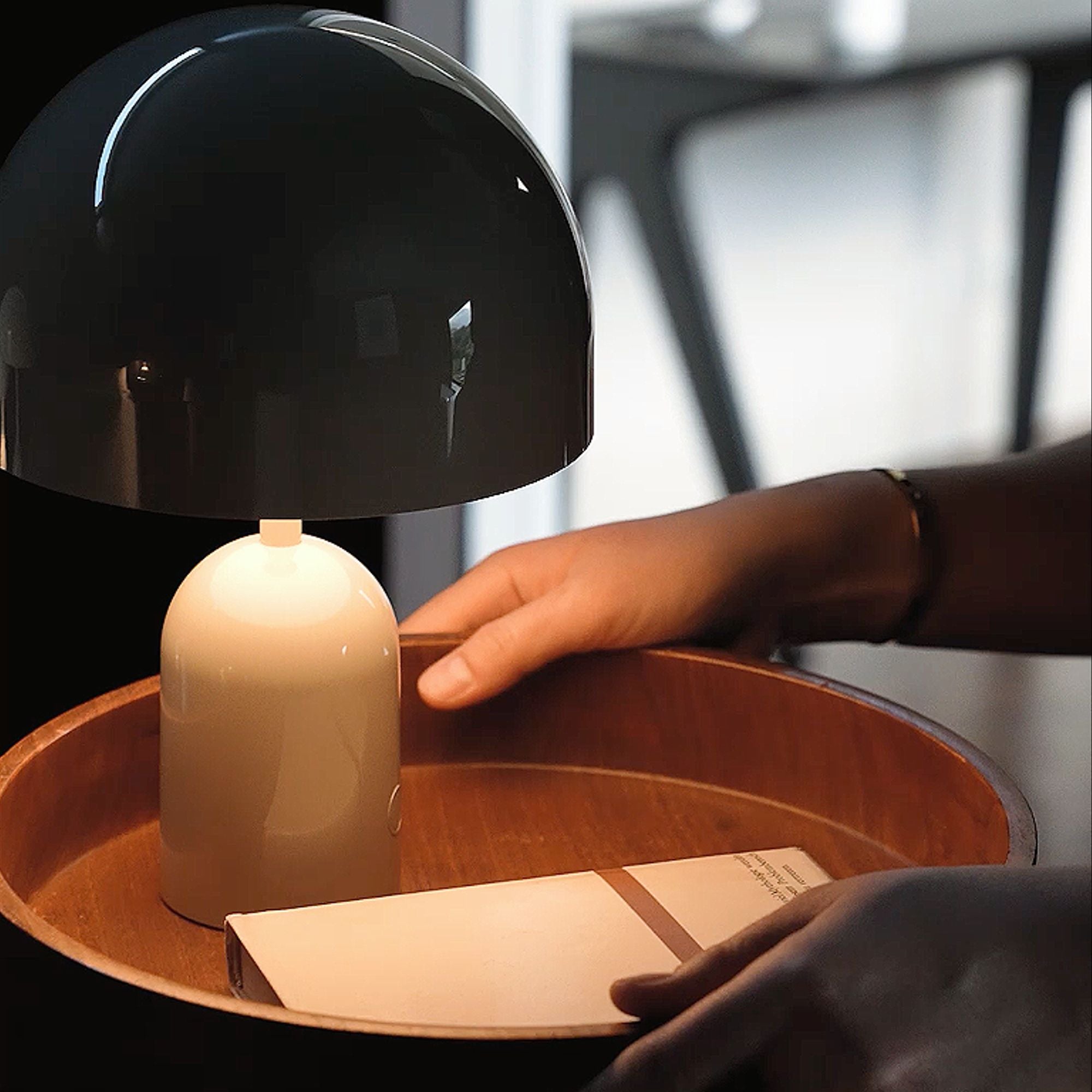 AVK15_BELL Portable High-Gloss Fluoro